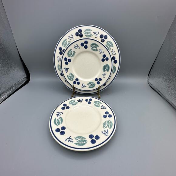 Vtg Plates in Blueberry Pattern by Pfaltzgraff, 2 B&B plates, 2 Salad Plates - Picture 4 of 9
